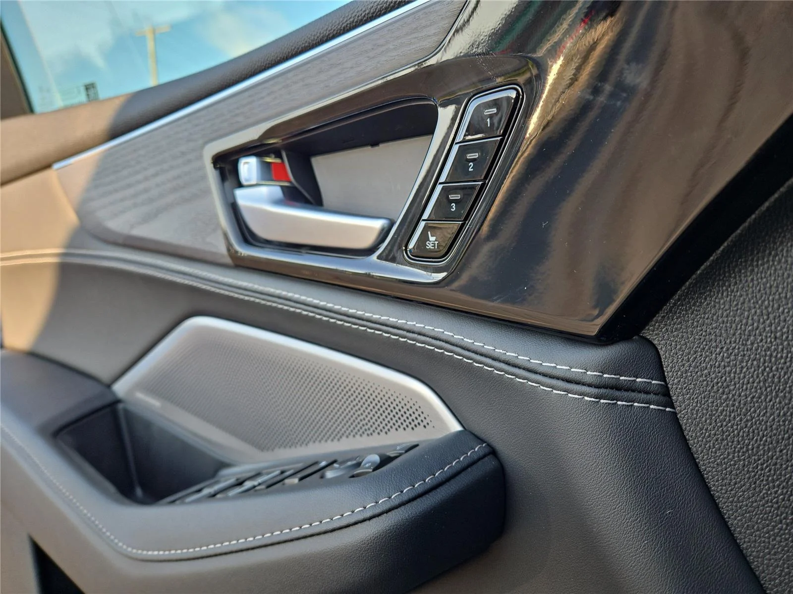 New 2026 Liquid Carbon Metallic Acura SH-AWD w/Advance image 16