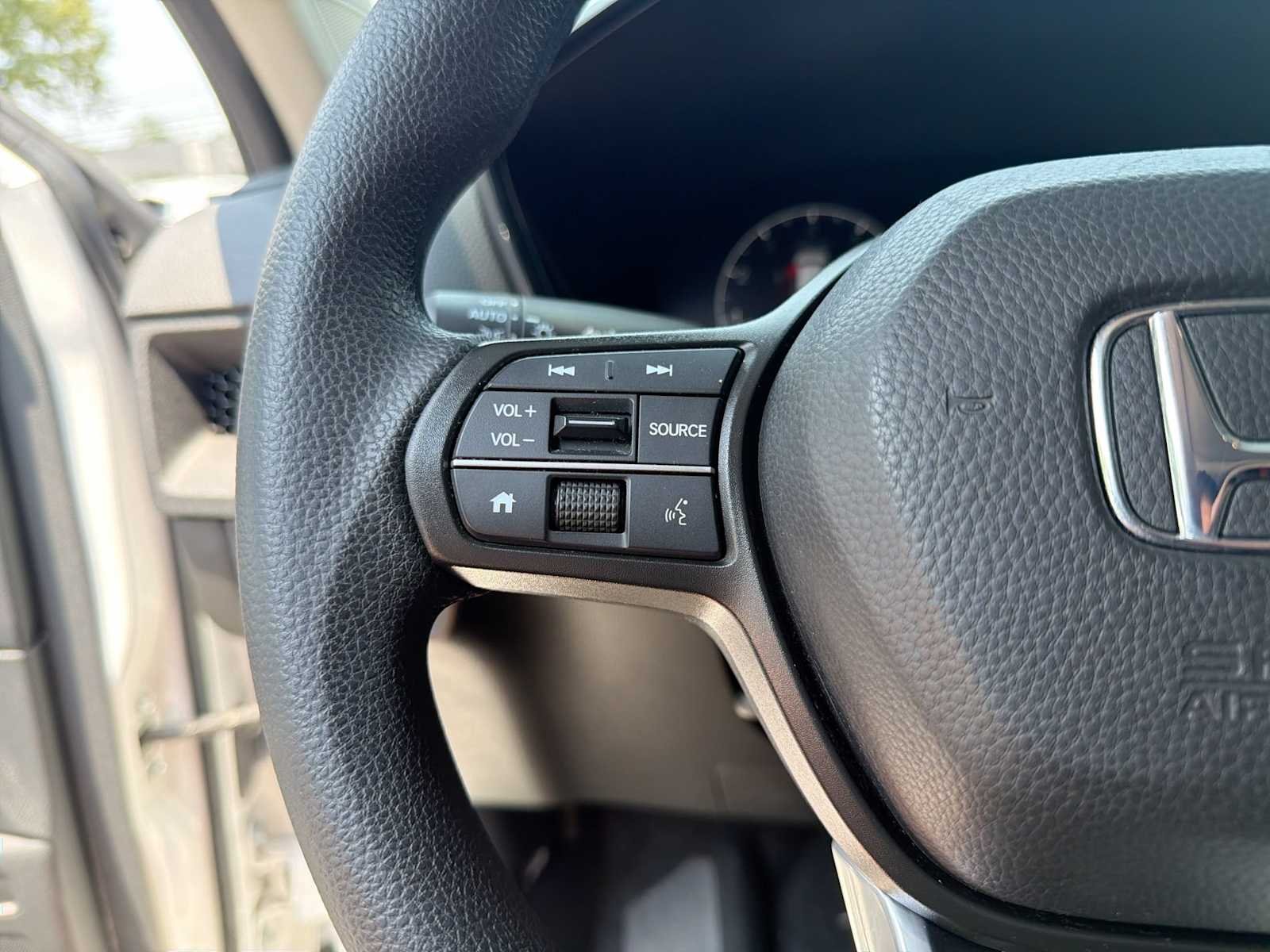 Used 2025 Platinum White Pearl Honda EX image 25