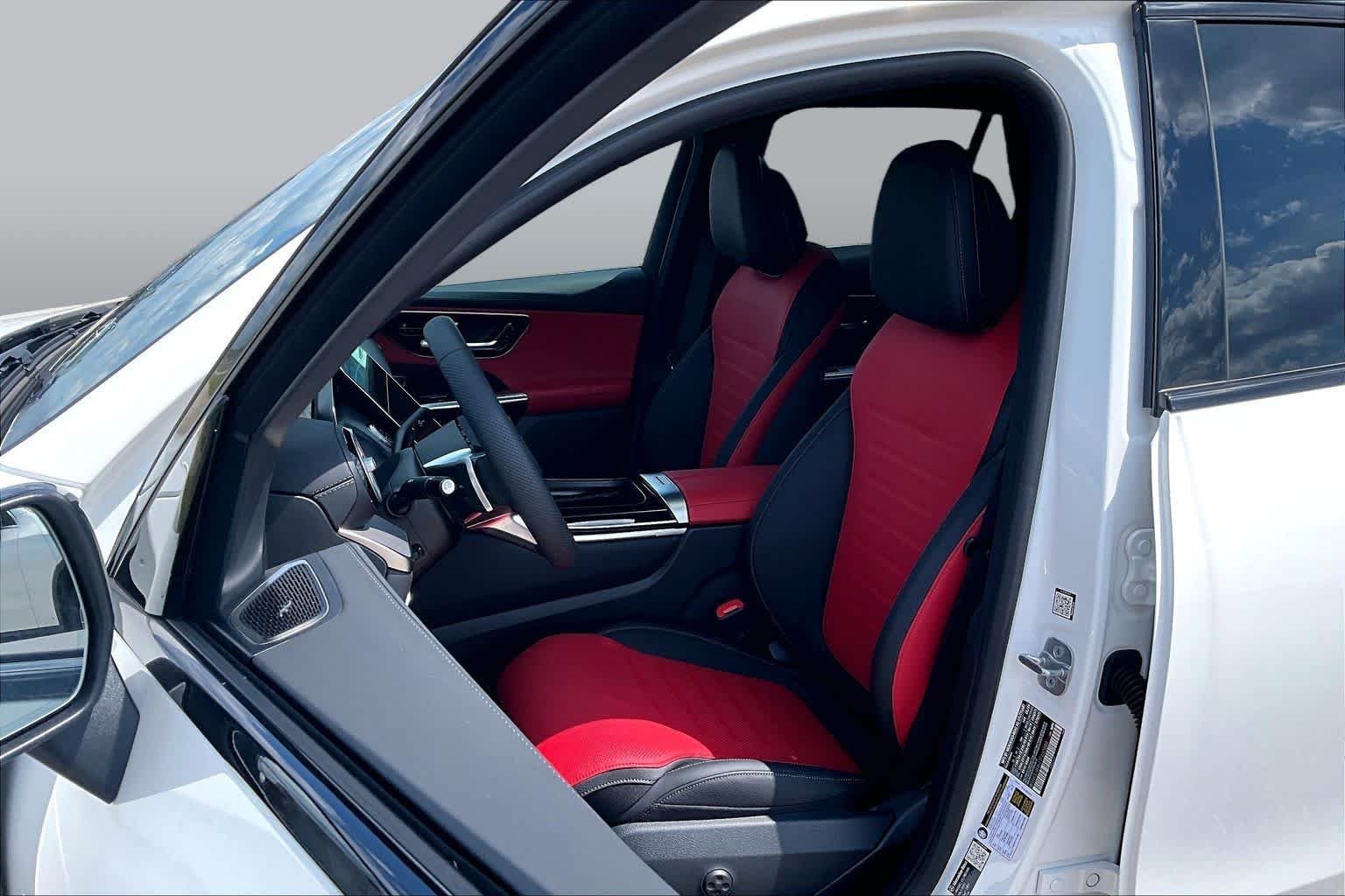New 2026 Polar White Mercedes-Benz GLC 300 image 14