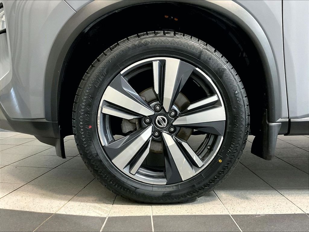 Used 2021 Gray Nissan SL image 7