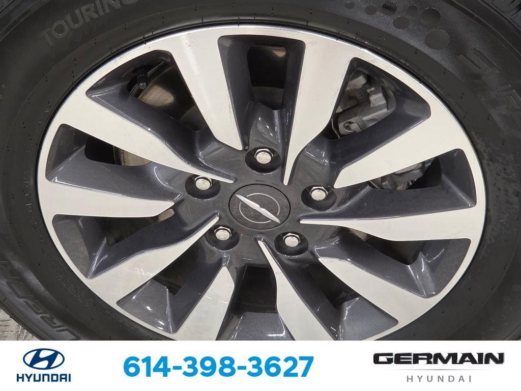 Used 2023 White Chrysler Touring L image 13