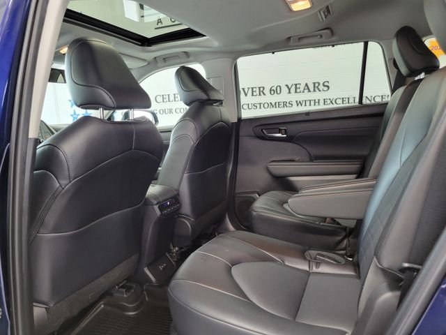 Certified Used 2022  Toyota XLE image 22