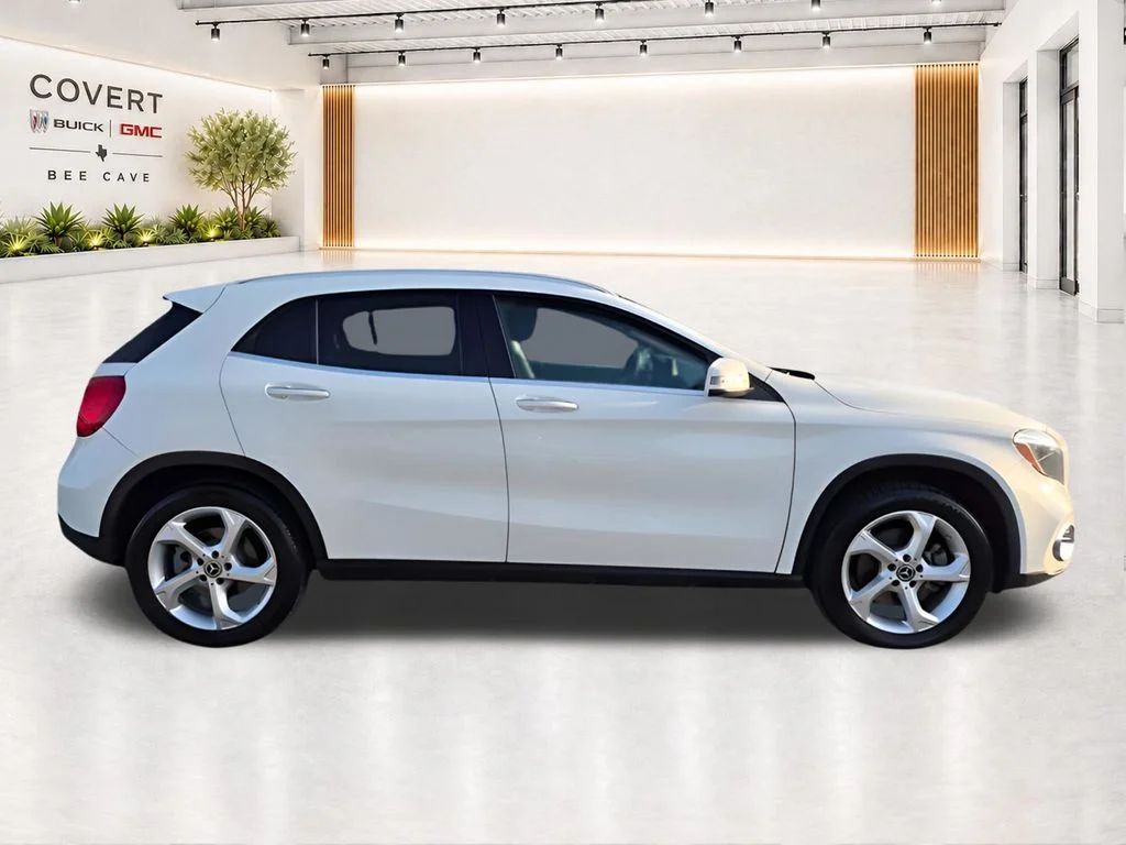Used 2018 Black Mercedes-Benz GLA 250 image 12