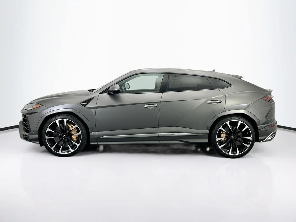 Used 2021  Lamborghini  image 8