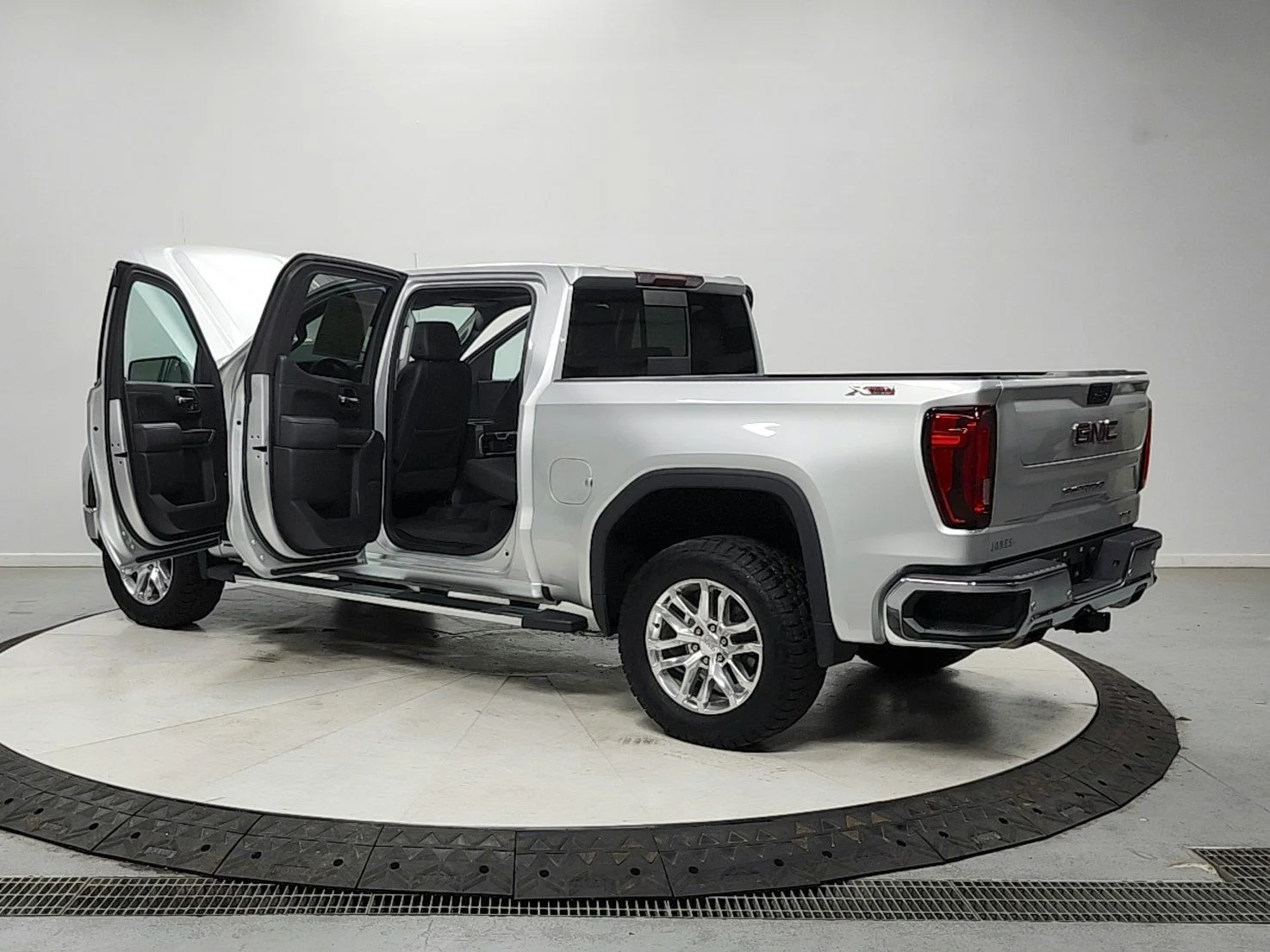 Used 2021 Quicksilver Metallic GMC SLT image 13