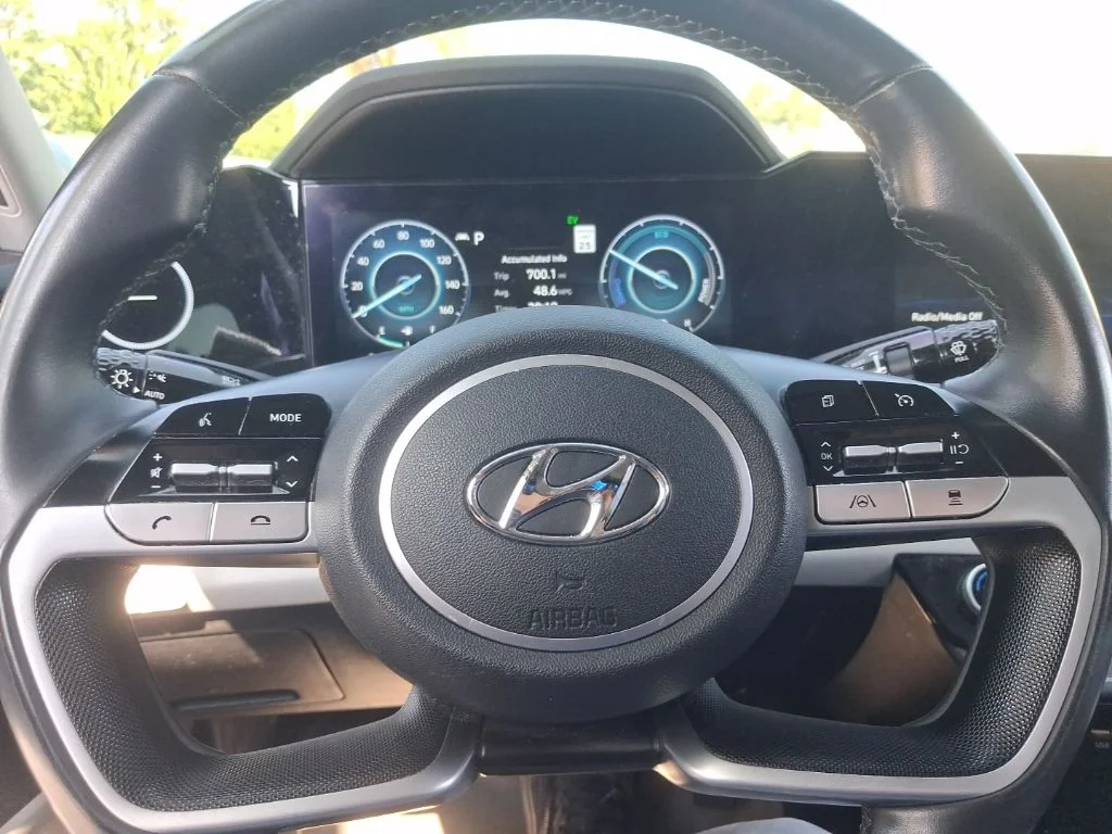 Used 2022 Red Hyundai Limited image 31