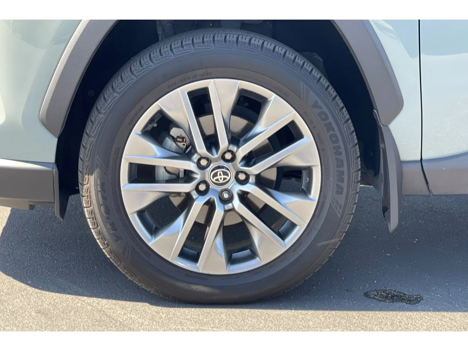 Used 2022 Lunar Rock Toyota XLE Premium image 43