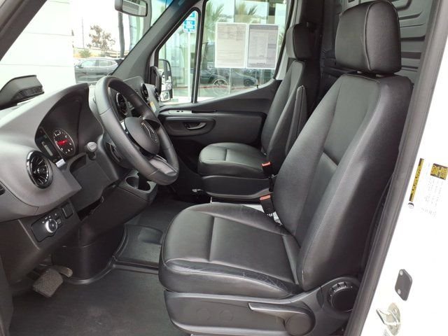 Used 2025 Arctic White Mercedes-Benz M2CA4S image 15