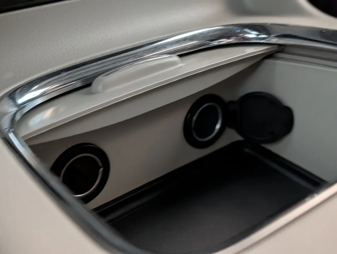 Used 2019 Black Dodge Crew Plus - - FWD - 3.6L V6 - Power Sliding Doors - Power Liftgate - Leather Seat & More! image 21
