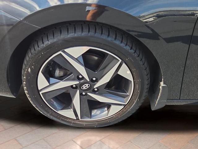 Used 2022 Black Hyundai SEL image 25
