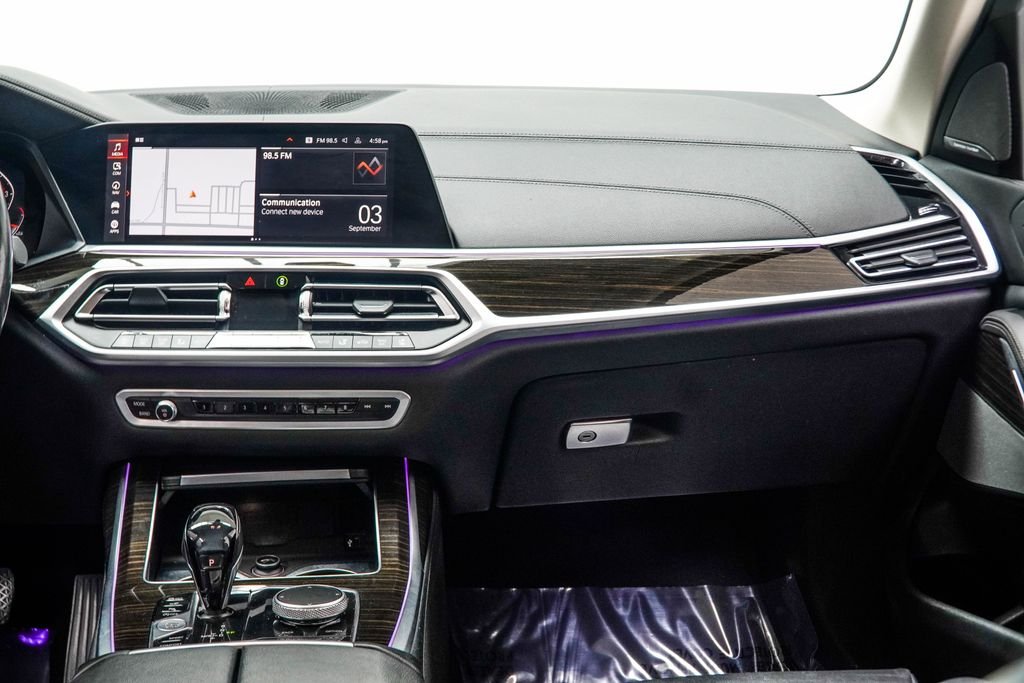 Used 2019 White BMW xDrive40i image 19