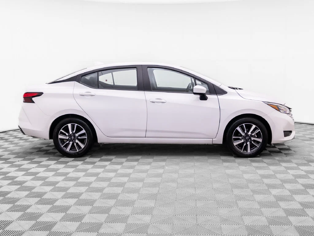 Used 2025 White Nissan 1.6 SV image 8