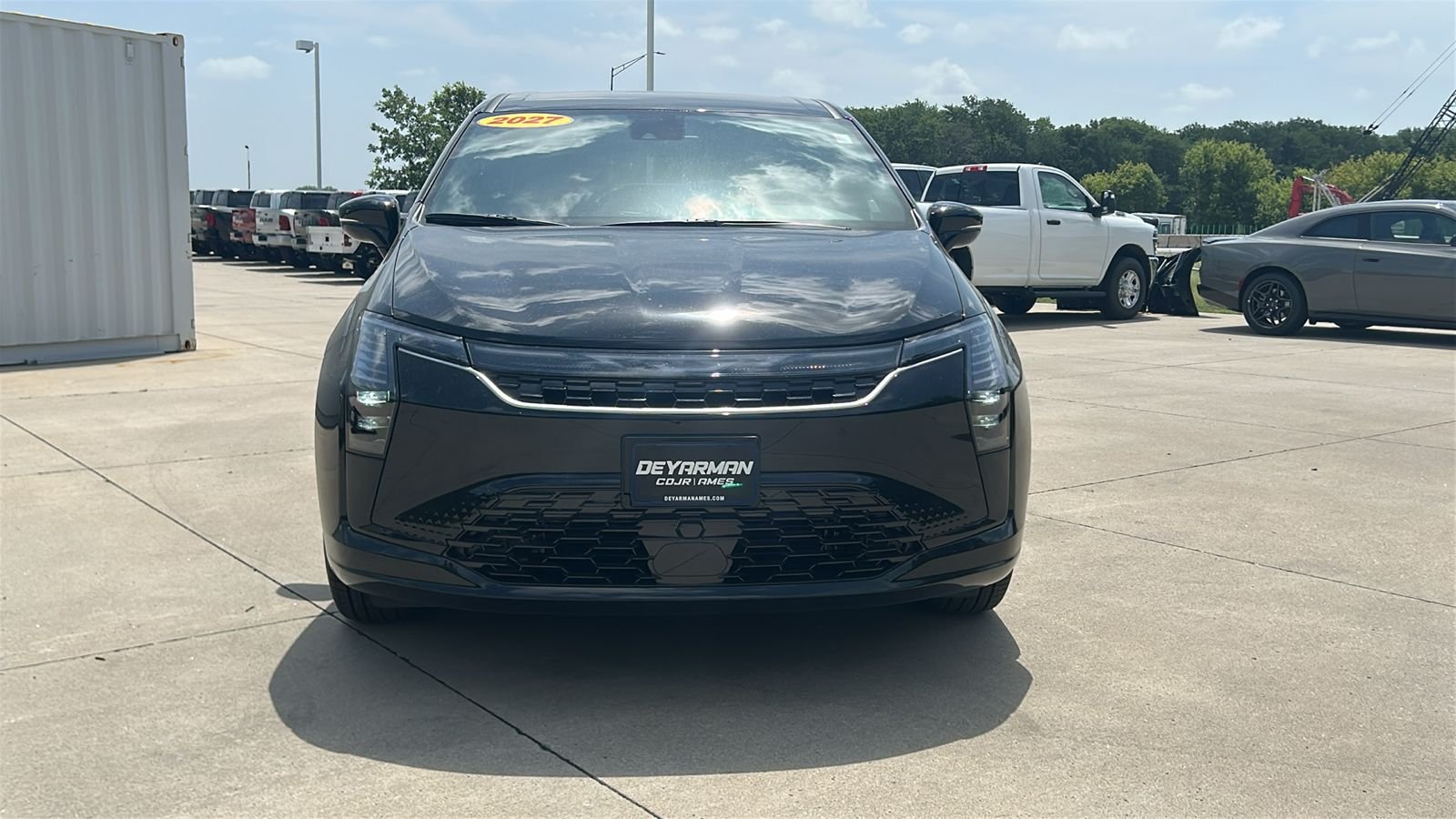 New 2027 Diamond Black Crystal Pearl-Coat Exterior Paint Chrysler Select image 9