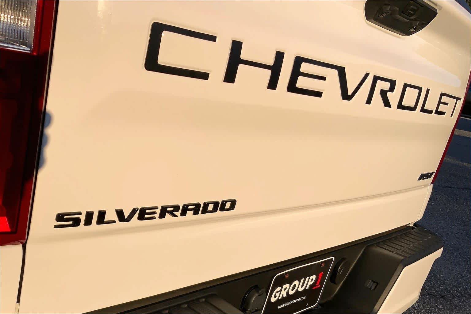Used 2024 Summit White Chevrolet RST image 28