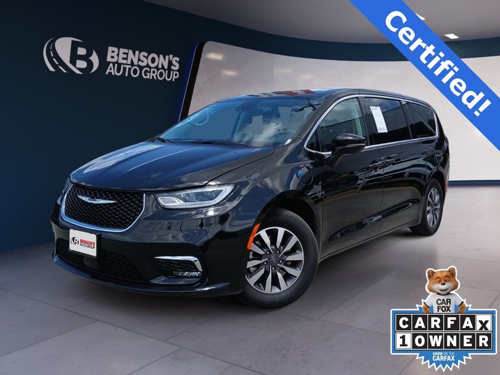2023 Chrysler Pacifica Hybrid Touring L Hybrid's photo