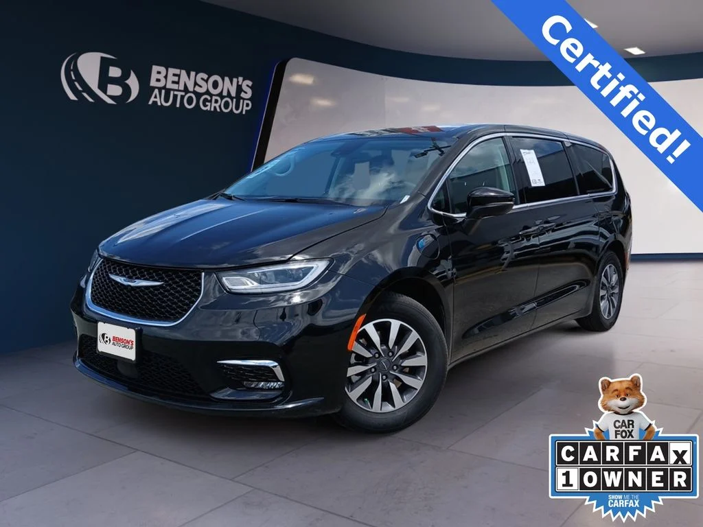 Used 2023 Black Chrysler Touring L image 1