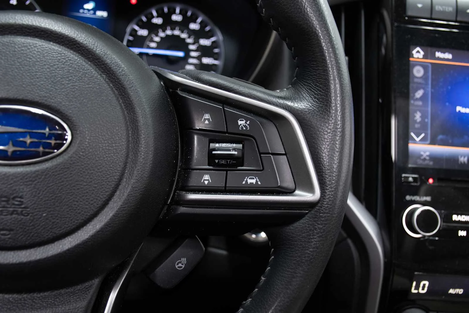 Used 2020 Crystal White Pearl Subaru Limited image 18