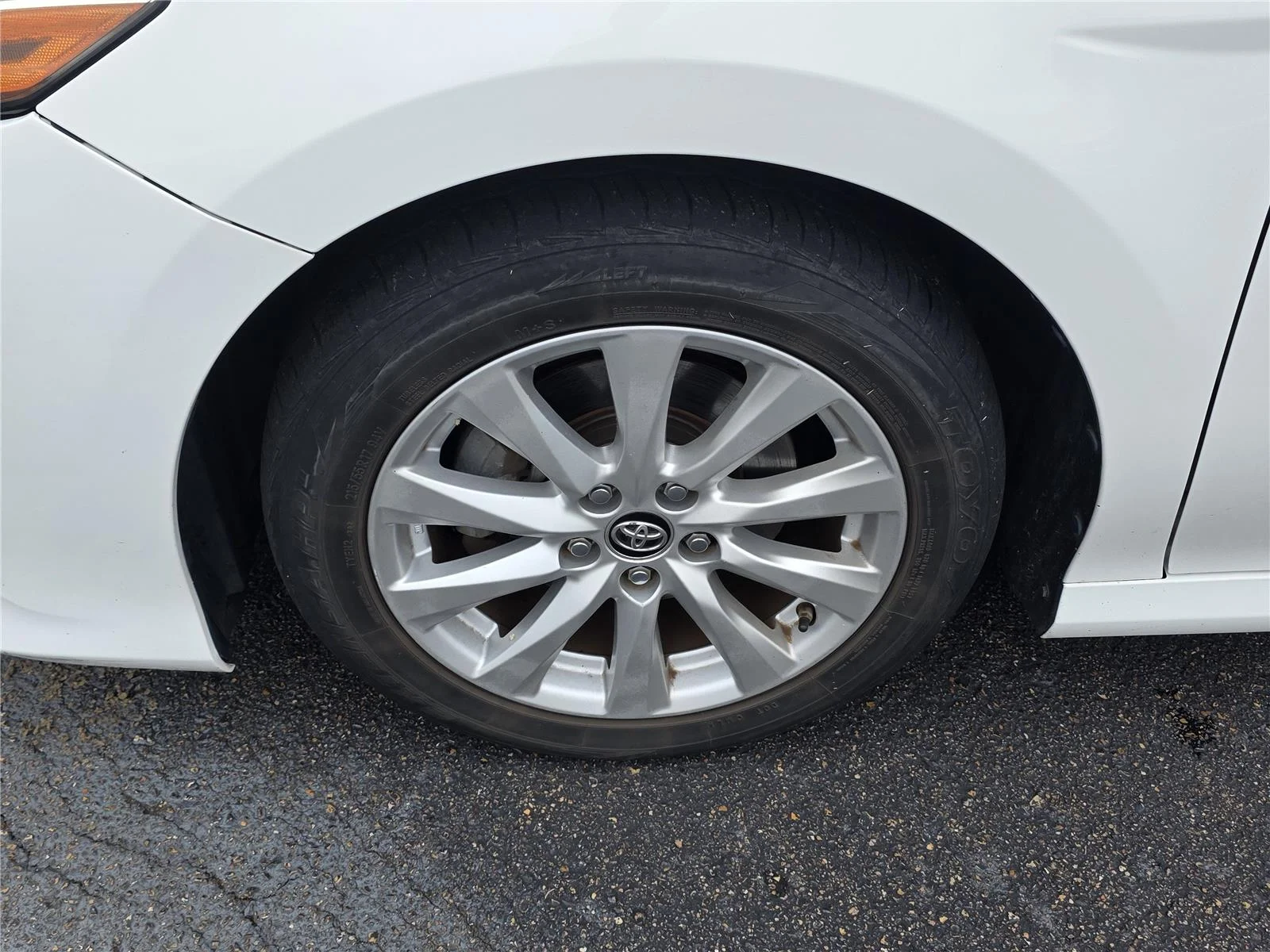 Used 2018 Super White Toyota LE image 35