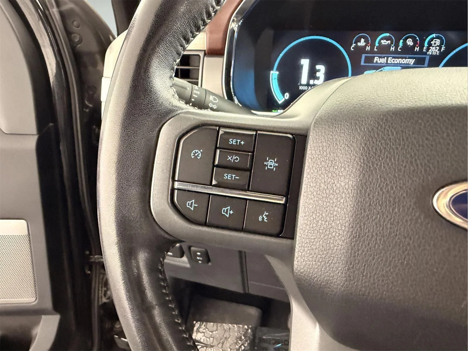 Used 2022 Agate Black Ford LARIAT image 27