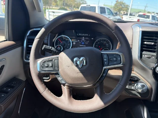 New 2027 Diamond Black Crystal Pearl-Coat Exterior Paint RAM Laramie image 28