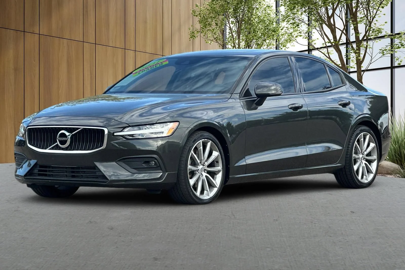 Used 2021 Gray Volvo Momentum image 8