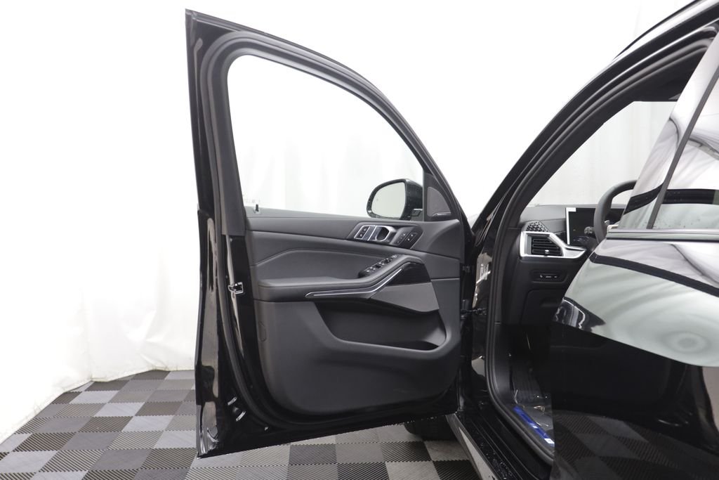 New 2026 Black Sapphire Metallic BMW xDrive40i image 5