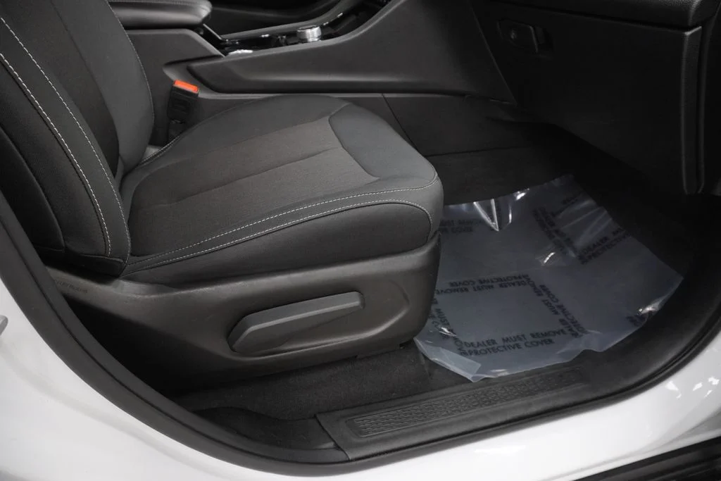 Used 2023 White/off-white Jeep Laredo image 49