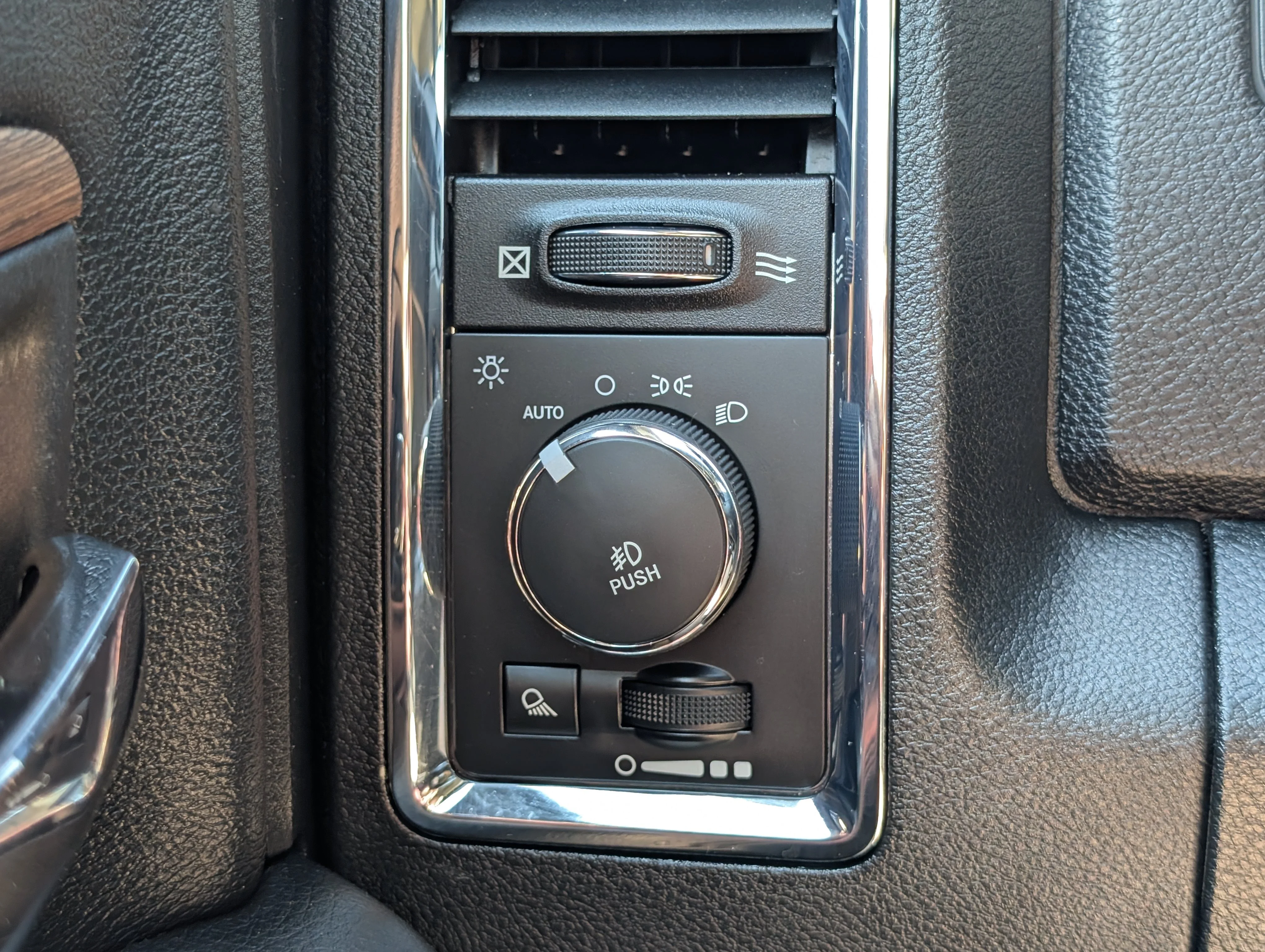 Used 2016 Blue Streak Pearl Ram Laramie image 30