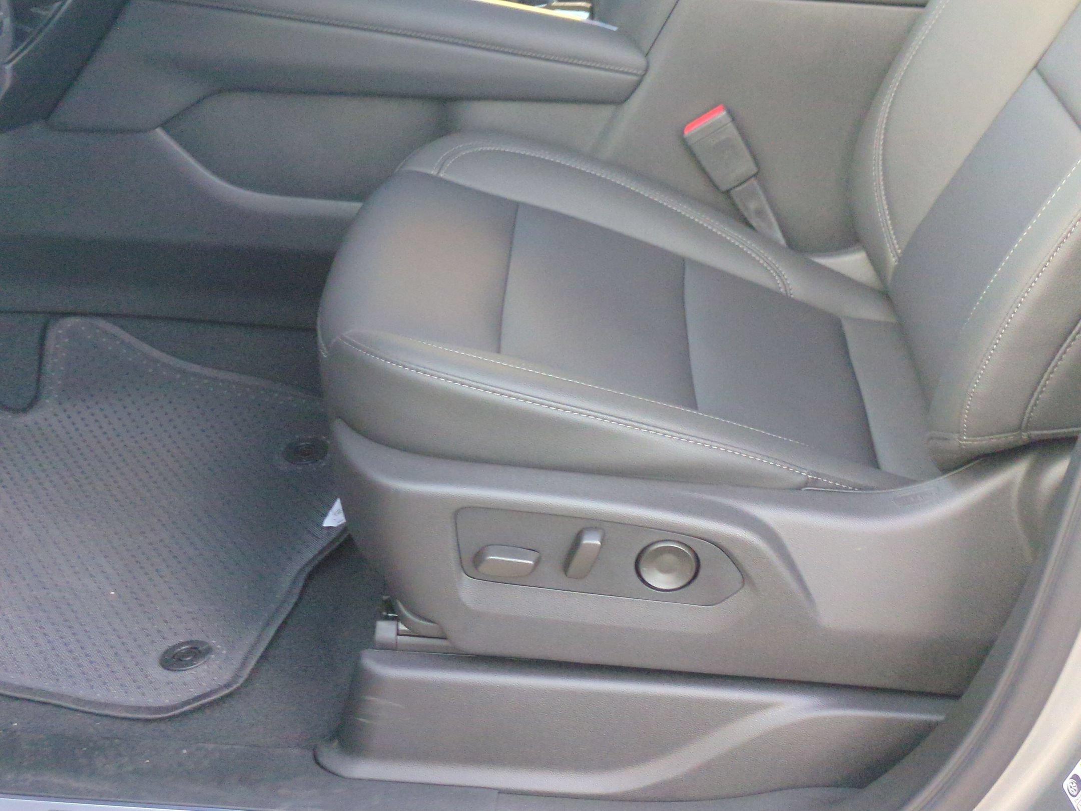 2026 Chevrolet Suburban LT - Photo 12