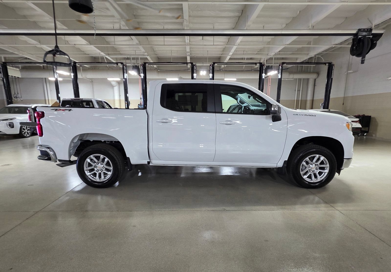 New 2026 Summit White Chevrolet LT (2FL) image 8
