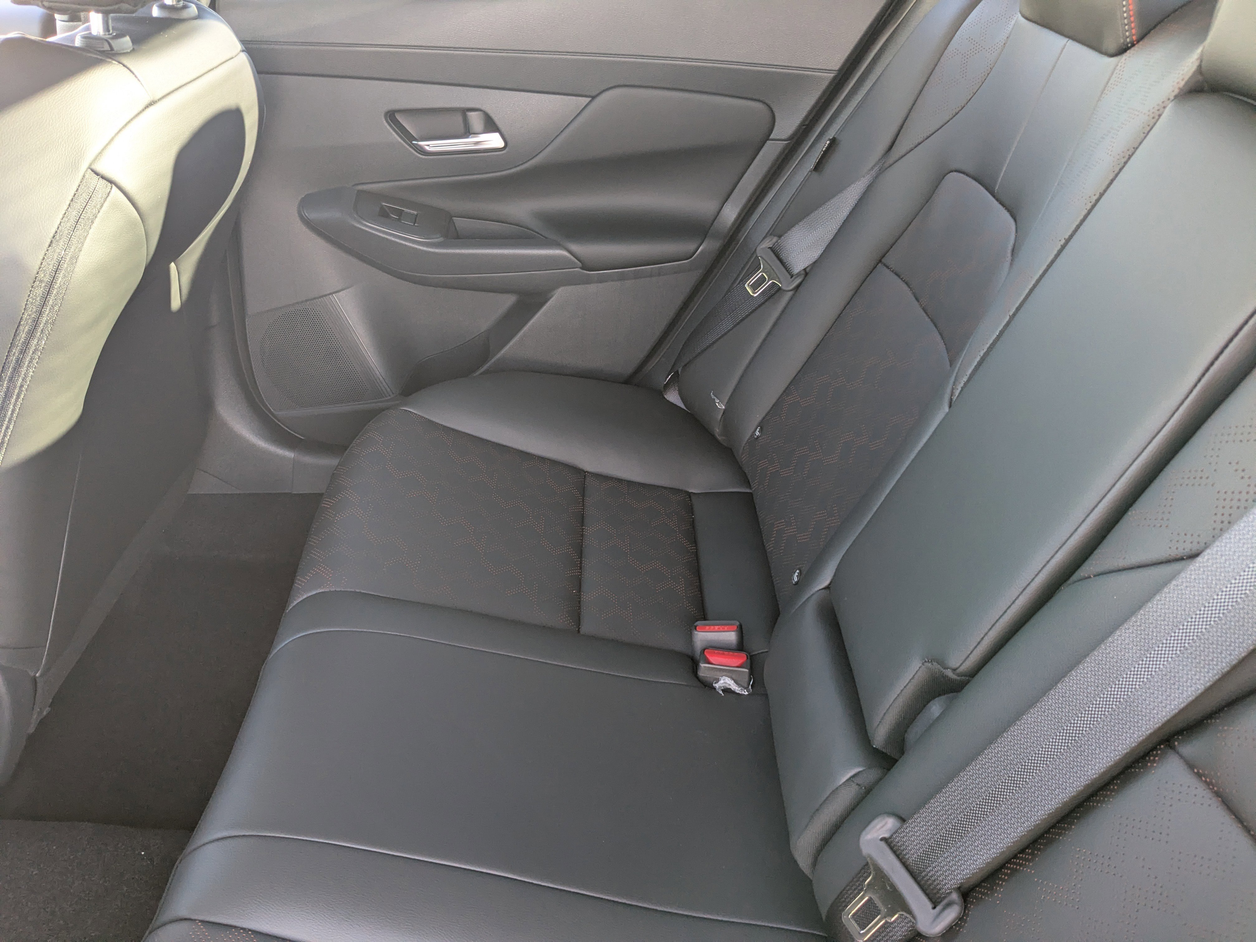 New 2026 Aspen White Tricoat/Super Black Nissan SR image 25