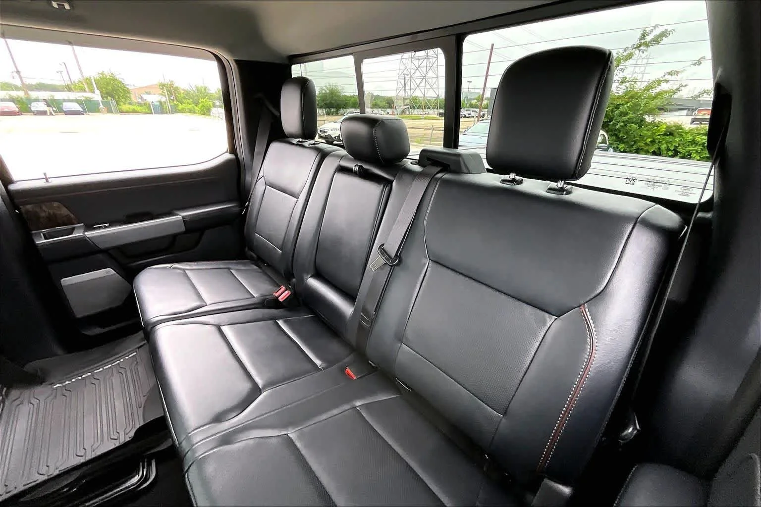 Used 2024 Agate Black Metallic Ford LARIAT image 19
