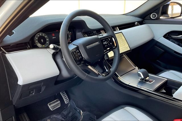 Used 2026 White Land Rover Dynamic image 7