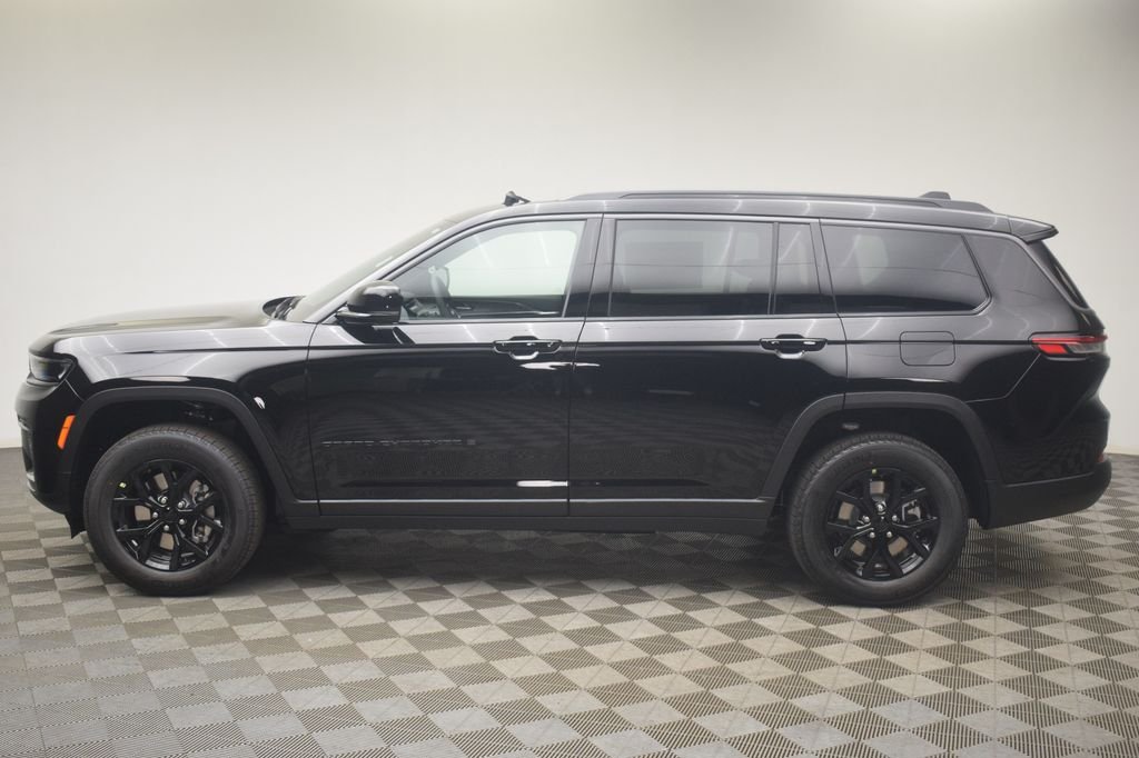 New 2026 Diamond Black Crystal Pearl-Coat Exterior Paint Jeep Altitude image 13