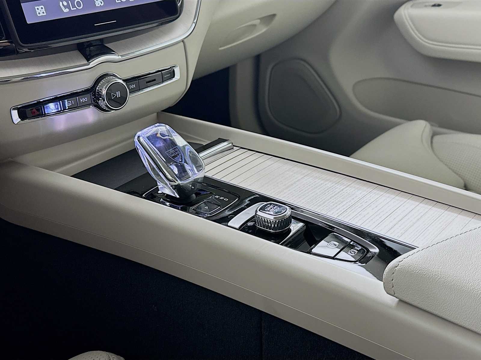 New 2026 Mulberry Red Volvo Ultra image 15