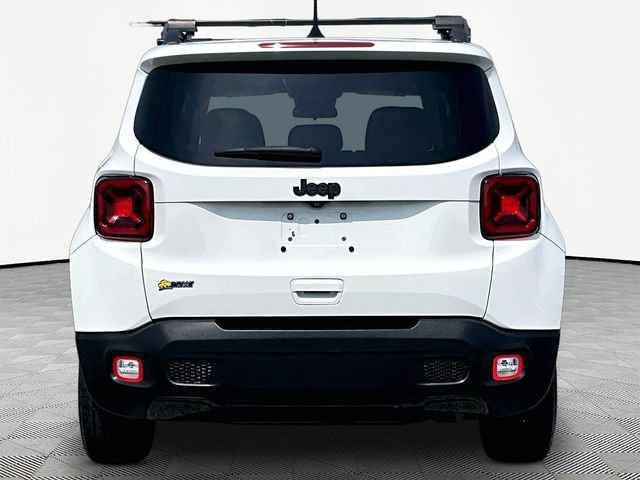 Used 2020 Alpine White Clea Jeep Altitude image 5