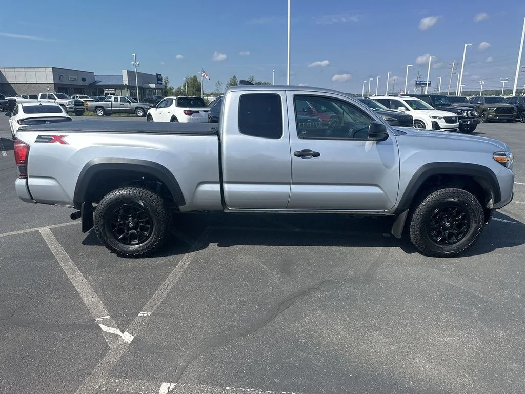 Used 2022 Silver Toyota SR image 9
