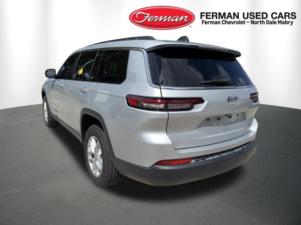Used 2023 Silver Jeep Laredo image 10