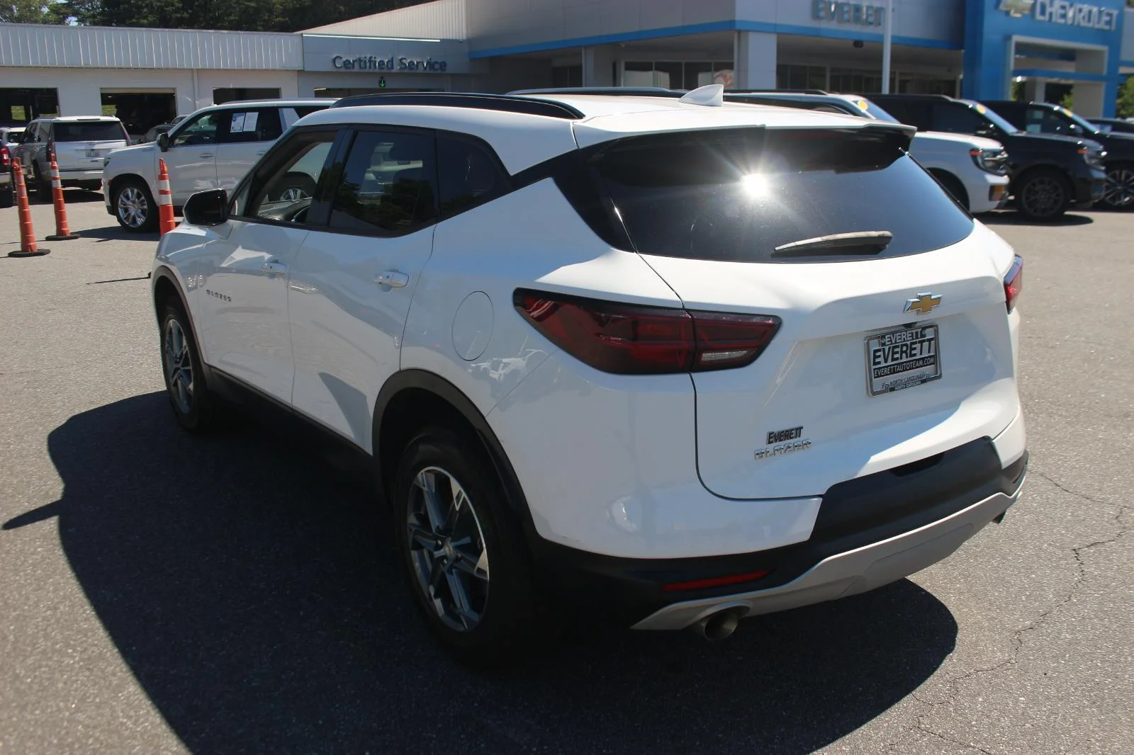 Used 2024 Summit White Chevrolet 2LT image 6