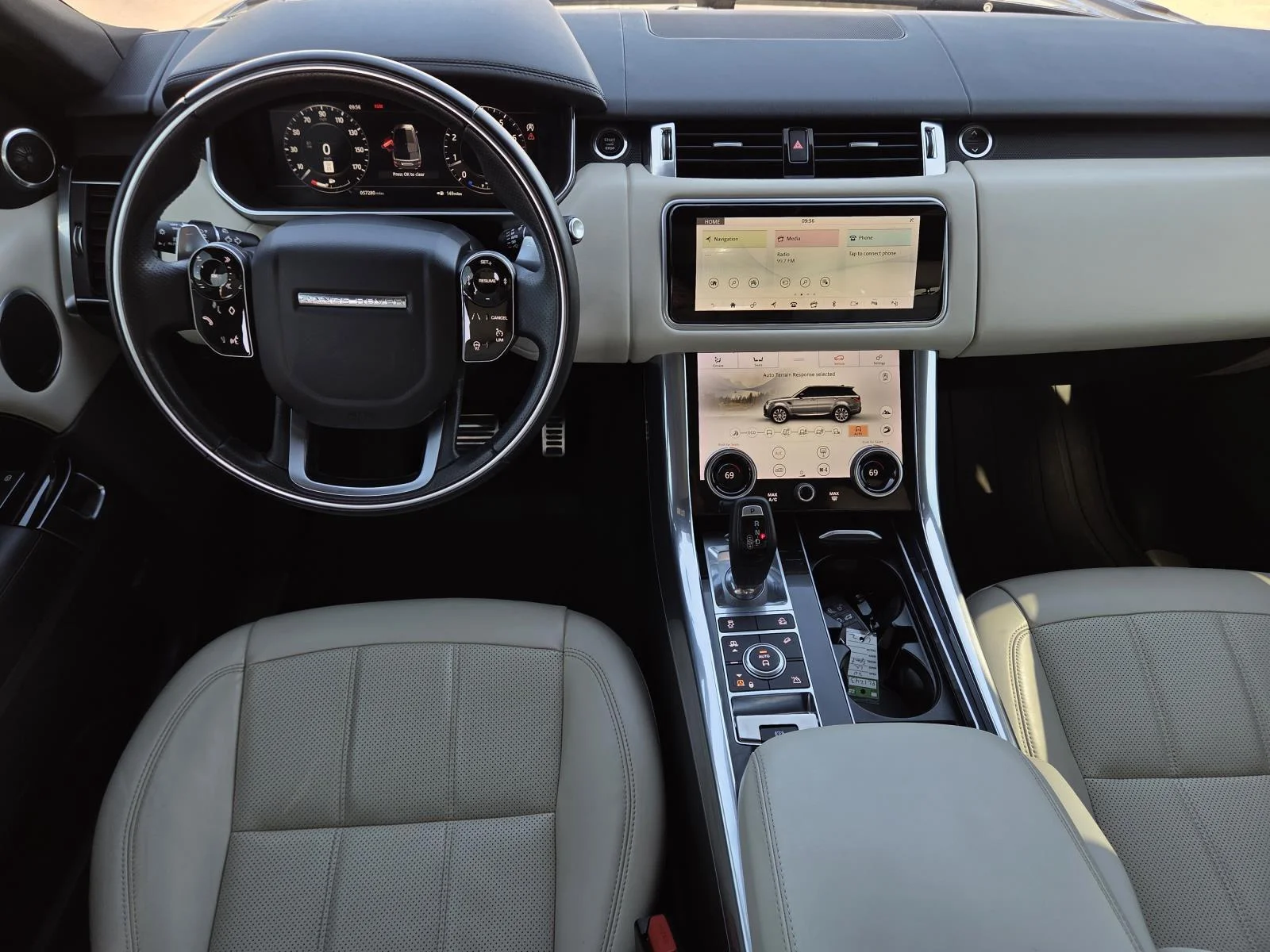 Used 2020 Narvik Black Land Rover HSE Dynamic image 14