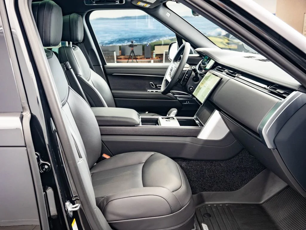 New 2026 Santorini Black Land Rover SE image 23