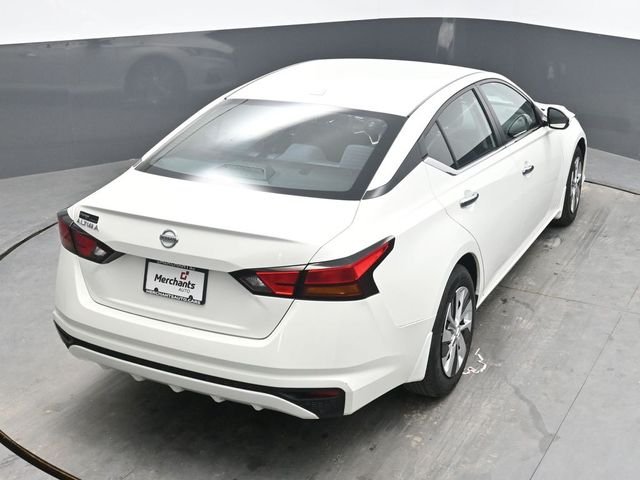 Used 2020 White Nissan 2.5 S image 33