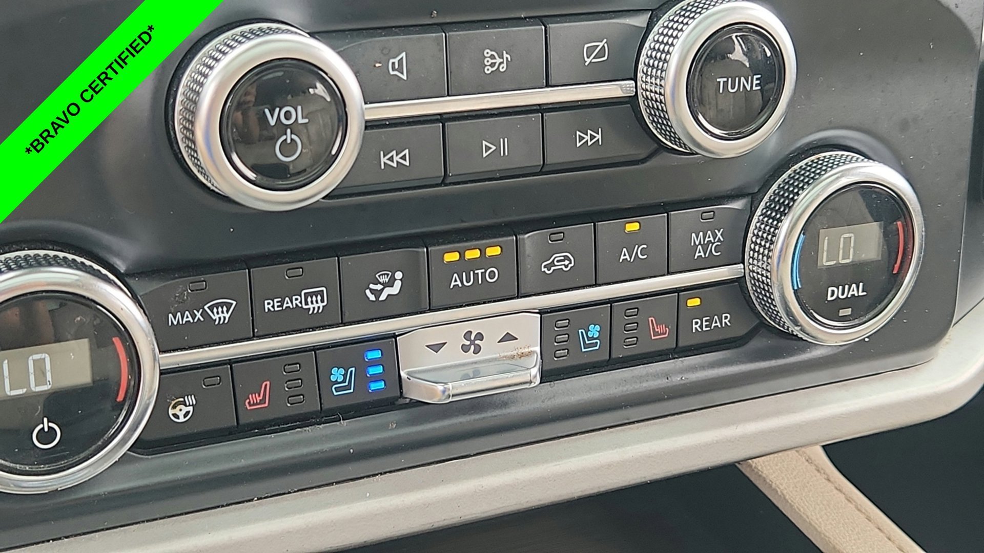 Used 2022  Ford Limited image 20