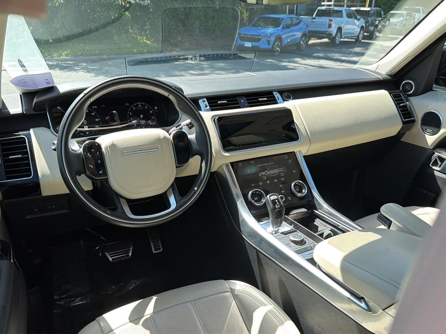 Used 2022 Eiger Grey Metallic Land Rover HSE Silver Edition image 19