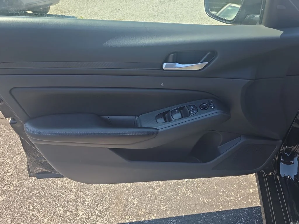 2025 Nissan Altima SV - Photo 12