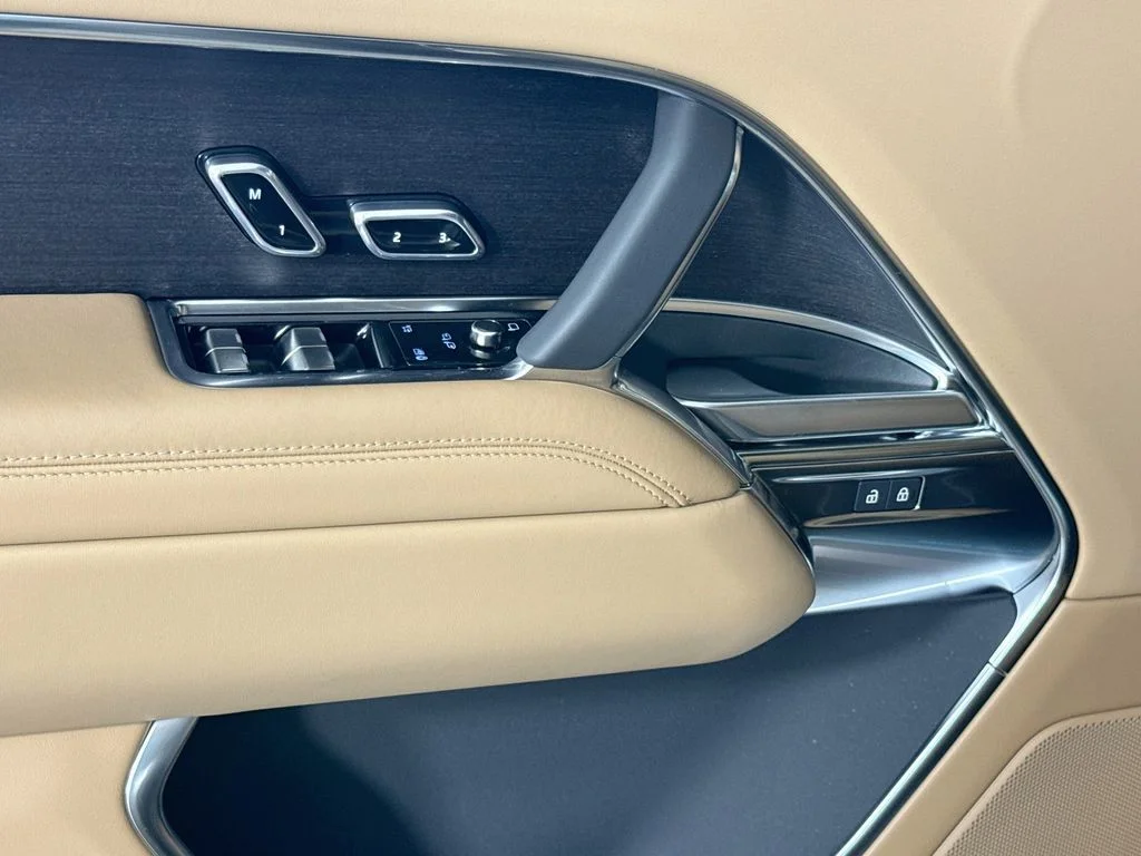 New 2026 Tourmaline Brown in Satin finish Land Rover SE image 20