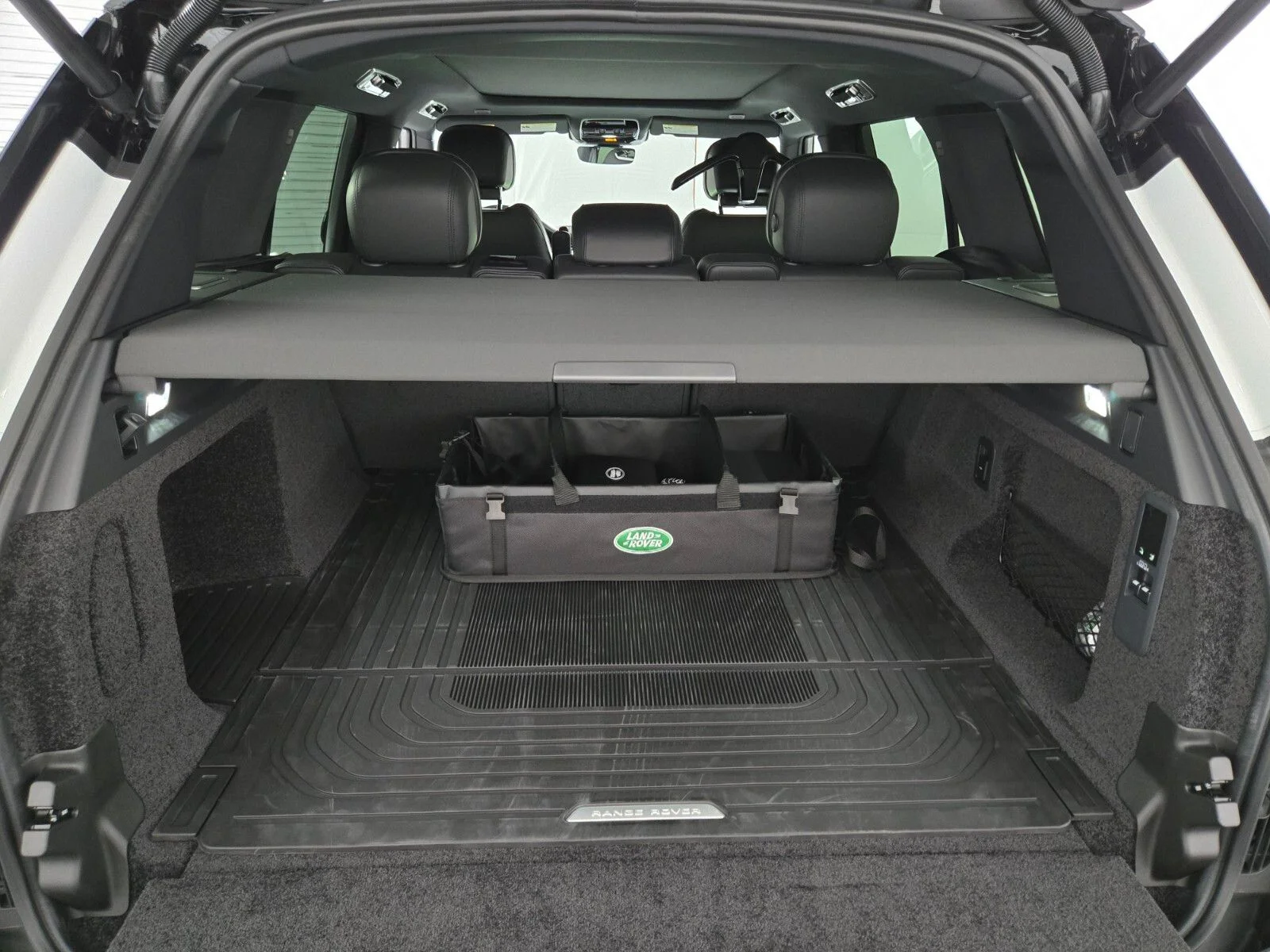 New 2026 Fuji White Land Rover SE image 15