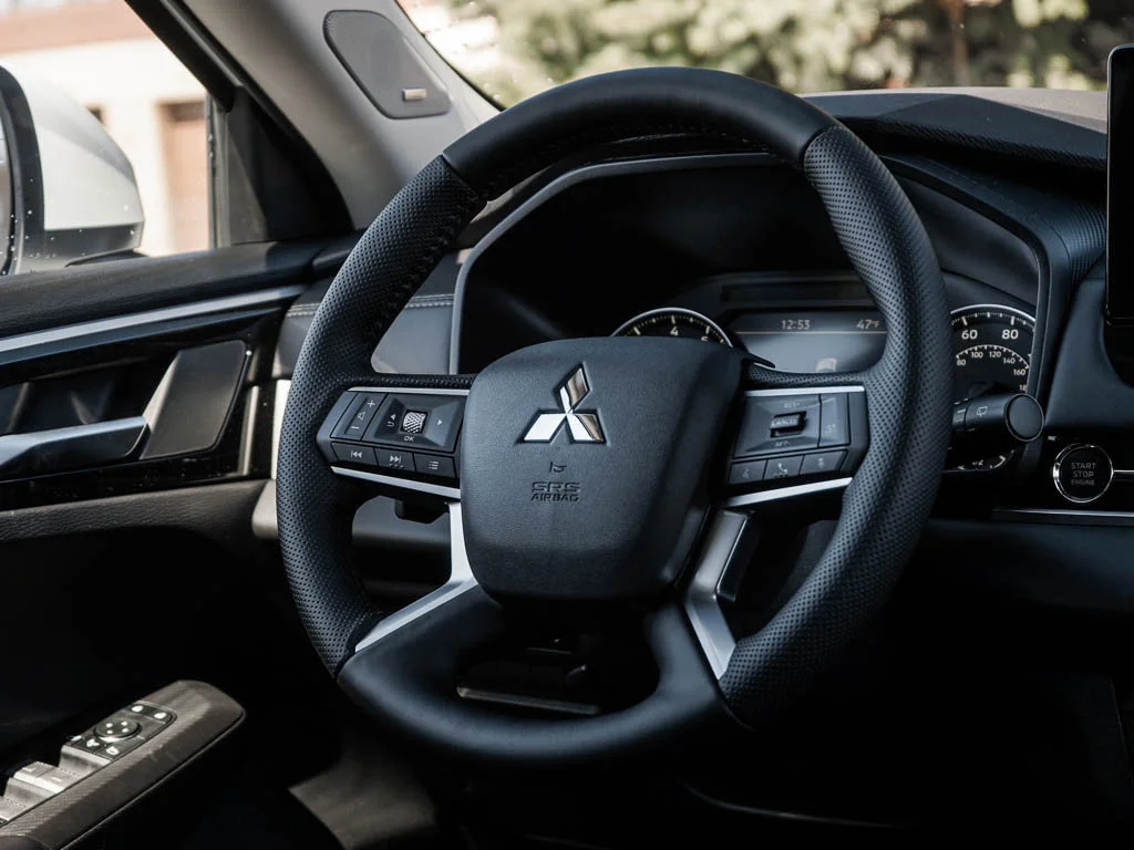 New 2026 White Diamond Mitsubishi SE image 15