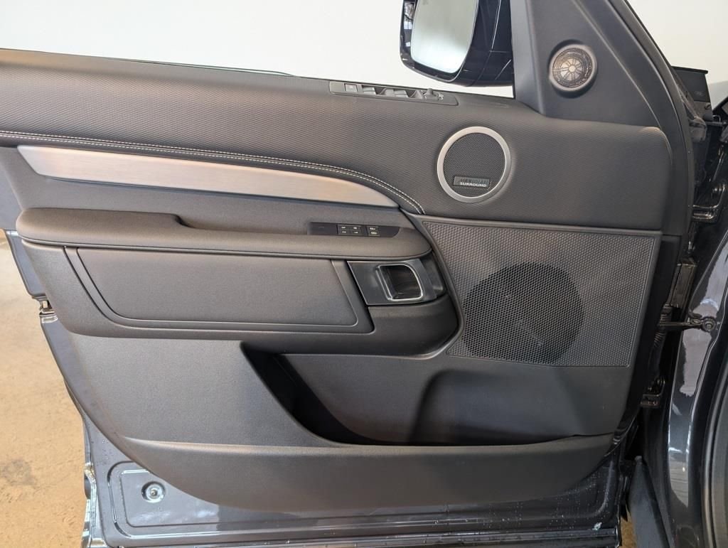 2026 Land Rover Discovery Gemini Edition - Photo 8