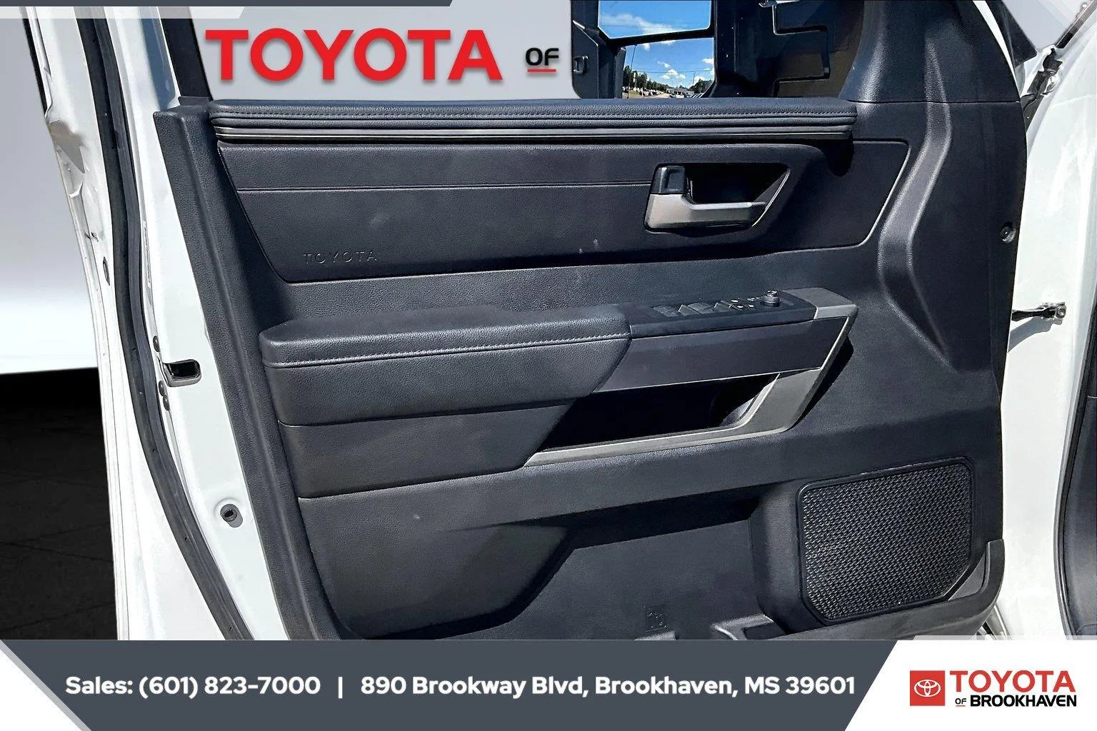 Used 2023 Ice Cap Toyota SR5 image 17